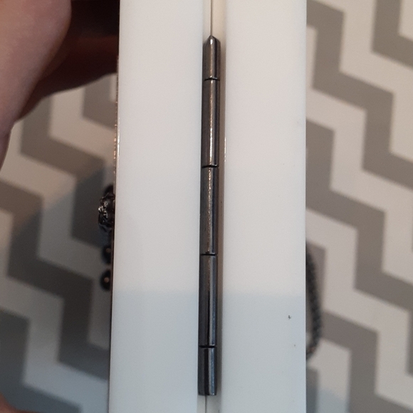 New Thale Blanc Victoria Vertical Pearl Purse - Picture 14 of 15